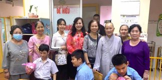 TP. HCM: CHÙA LINH PHƯỚC Q. 8 TRAO QUÀ CHO CÁC EM KHUYẾT TẬT