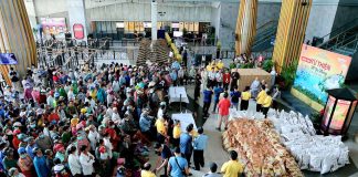 TÂY NINH: 1.000 PHẦN QUÀ CỦA BAN TỪ THIỆN PHẬT GIÁO TP. HCM TẶNG ĐẾN NGƯỜI DÂN TẠI NÚI BÀ ĐEN