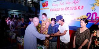 TP. HCM: NI TRƯỞNG THÍCH NỮ TỪ NHẪN TRAO 200 PHẦN QUÀ TẾT ĐẾN NGƯỜI DÂN PHƯỜNG 21 QUẬN BÌNH THẠNH VUI XUÂN ĐÓN TẾT