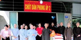 HỌC VIỆN PGVN TẠI TP. HCM VÀ CHÙA THANH TÂM (PHẬT CÔ ĐƠN) TẶNG QUÀ CHO NGƯỜI DÂN CÓ HOÀN CẢNH KHÓ KHĂN TẠI XÃ LÊ MINH XUÂN HUYỆN BÌNH CHÁNH
