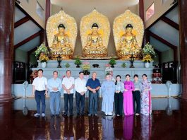 TP. HCM: Đoàn Ban Dân Vận huyện Bình Chánh chúc mừng Phật đản tại chùa Thanh Tâm (Phật Cô Đơn)