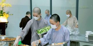TP. HCM: Chùa Thanh Tâm (Phật Cô Đơn) hỗ trợ 900 phần cơm chay miễn phí cho người dân tại xã Lê Minh Xuân