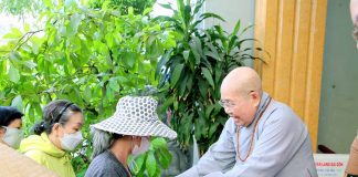 TP. HCM: CHÙA PHƯỚC VIÊN PHỤC VỤ 1.000 PHẦN CƠM CHAY TỪ THIỆN CHO BÀ CON CÓ HOÀN CẢNH KHÓ KHĂN