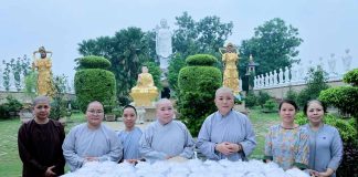 TP. HCM: CHÙA THANH TÂM (PHẬT CÔ ĐƠN) PHỤC VỤ GẦN 900 PHẦN CƠM CHAY MIỄN PHÍ CHO NGƯỜI DÂN TẠI XÃ LÊ MINH XUÂN HUYỆN BÌNH CHÁNH