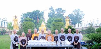 {HÌNH ẢNH} CHƯ NI CHÙA THANH TÂM PHỤC VỤ 700 SUẤT ĂN CHAY VÀO NGÀY 17-10-2024