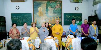 TP. HCM: CHÙA PHƯỚC VIÊN TẶNG 100 PHẦN QUÀ CHO NGƯỜI KHIẾM THỊ