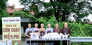 TP. HCM: 700 SUẤT ĂN CHAY VÀ NƯỚC UỐNG CHÙA THANH TÂM VÀ NHÀ HÀNG CHAY HUỆ TÂM PHỤC VỤ MIỄN PHÍ NGÀY 14 ÂL NĂM ẤT TỴ