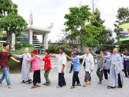 TP. HCM: CHÙA THANH TÂM (PHẬT CÔ ĐƠN) TẶNG 100 PHẦN QUÀ CHO NGƯỜI KHIẾM THỊ