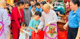 TP. HCM: CHÙA BỒ ĐỀ ĐẠO TRÀNG TRAO TẶNG 1.200 PHẦN QUÀ TRONG DỊP TẾT TRUNG THU NĂM 2025.