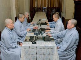 TP. HCM: TRUNG TÂM NGHIÊN CỨU PHẬT HỌC HÁN TRUYỀN TIẾN HÀNH BIÊN TẬP KINH ĐẠI PHƯƠNG QUẢNG PHẬT HOA NGHIÊM