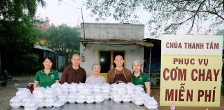 (ẢNH) 700 PHẦN CƠM CHAY CHÙA THANH TÂM VÀ NHÀN HÀNG CHAY HUỆ TÂM PHỤC VỤ MIỄN PHÍ NGÀY NGÀY 14/12/ ÂL NĂM ẤT TỴ