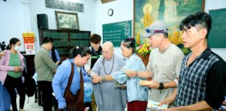 TP. HCM: CHÙA PHƯỚC VIÊN TRAO TẶNG QUÀ ĐẾN HỘI NGƯỜI KHIẾM THỊ