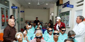 TP. HCM: MANG LẠI ÁNH SÁNG CHO BỆNH NHÂN NGHÈO QUA CHƯƠNG TRÌNH PHẨU THUẬT MẮT TỪ THIỆN