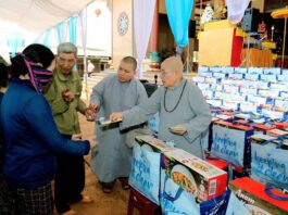 ĐẮK LẮK: CHÙA PHƯỚC VIÊN TRAO TẶNG QUÀ CHO NGƯỜI DÂN NHÂN LỄ BỔ NHIỆM TÂN TRỤ TRÌ