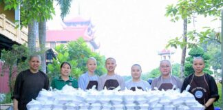 TP. HCM: CHÙA THANH TÂM VÀ NHÀ HÀNG CHAY HUỆ TÂM PHỤC VỤ 700 SUẤT ĂN CHAY MIỄN PHÍ