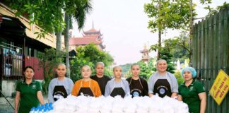 TP. HCM: CHÙA THANH TÂM VÀ NHÀ HÀNG CHAY HUỆ TÂM PHỤC VỤ 700 SUẤT ĂN CHAY MIỄN PHÍ