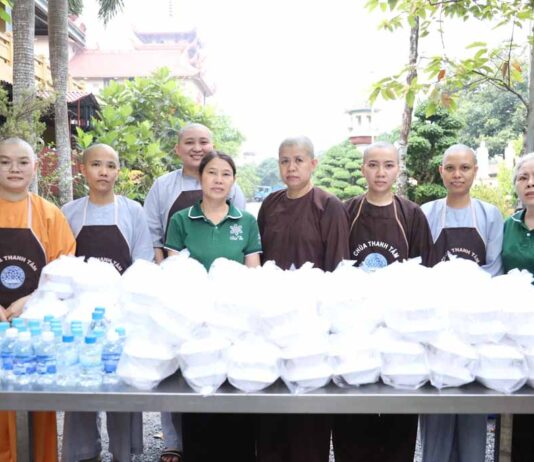 TP. HCM: 700 SUẤT ĂN CHAY MIỄN PHÍ CHÙA THANH TÂM VÀ NHÀ HÀNG CHAY HUỆ TÂM TIẾP TỤC PHỤC VỤ NGƯỜI DÂN ĐỊA PHƯƠNG