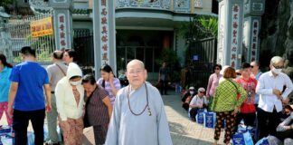 TP. HCM: CHÙA PHƯỚC VIÊN TRAO TẶNG 100 PHẦN QUÀ ĐẾN HỘI NGƯỜI KHIẾM THỊ