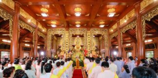 TP.HCM: CHÙA THIÊN QUANG TRANG NGHIÊM CỬ HÀNH ĐẠI LỄ PHẬT ĐẢN PL.2570