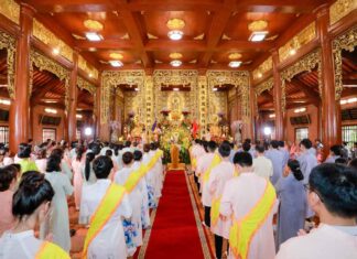 TP.HCM: CHÙA THIÊN QUANG TRANG NGHIÊM CỬ HÀNH ĐẠI LỄ PHẬT ĐẢN PL.2570