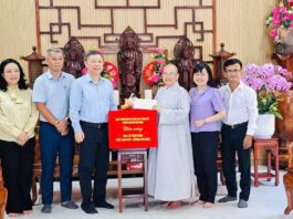 TP.HCM: LÃNH ĐẠO CÁC CƠ QUAN, BAN NGÀNH THĂM VÀ CHÚC MỪNG ĐẠI LỄ PHẬT ĐẢN