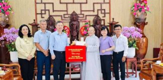 TP.HCM: LÃNH ĐẠO CÁC CƠ QUAN, BAN NGÀNH THĂM VÀ CHÚC MỪNG ĐẠI LỄ PHẬT ĐẢN