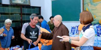 TP. HCM: CHÙA PHƯỚC VIÊN TRAO TẶNG 700 PHẦN QUÀ ĐẾN BÀ CON CÓ HOÀN CẢNH KHÓ KHĂN