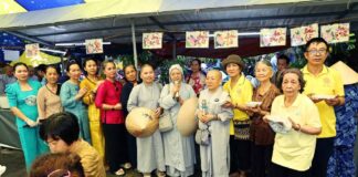 TP.HCM: CHÙA PHÁP VÕ TỔ CHỨC GIAN HÀNG ẨM THỰC CHAY