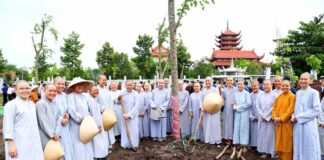 NI SINH HỌC VIỆN PGVN TẠI TP. HCM THAM GIA BẢO VỀ MÔI TRƯỜNG SAU LỄ PHÁT ĐỘNG NGÀY MÔI TRƯỜNG THẾ GIỚI
