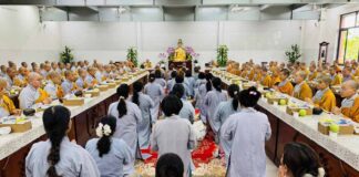 TP. HCM: CHƯ TÔN ĐỨC NI THĂM VÀ CÚNG DƯỜNG CÁC TRƯỜNG HẠ