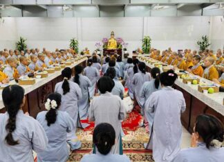 TP. HCM: CHƯ TÔN ĐỨC NI THĂM VÀ CÚNG DƯỜNG CÁC TRƯỜNG HẠ