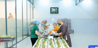 TP. HCM: 700 SUẤT ĂN CHAY MIỄN PHÍ CHÙA THANH TÂM VÀ NHÀ HÀNG CHAY HUỆ TÂM PHỤC VỤ NGƯỜI DÂN ĐỊA PHƯƠNG