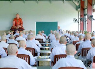 TP. HCM: NI SƯ THÍCH NHƯ NGỌC GIẢNG DẠY MÔN OAI NGHI CHO 62 GIỚI TỬ NI THỌ GIỚI TẠI ĐẠI GIỚI ĐÀN THANH KIỂM