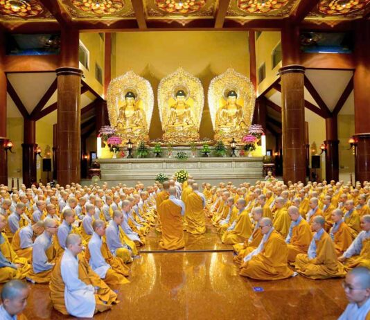 {ẢNH} GẦN 500 CHƯ VỊ NI VÀ PHẬT TỬ CỬ HÀNH LỄ BỐ TÁT TẠI CHÙA THANH TÂM