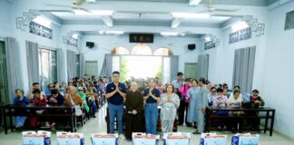 TP. HCM: CHÙA PHƯỚC VIÊN TRAO TẶNG 120 PHẦN QUÀ ĐẾN BÀ CON HỘI NGƯỜI KHIẾM THỊ