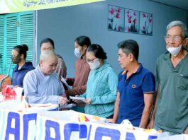 TP. HCM: CHÙA PHỔ MINH XÃ HƯNG LONG TẶNG QUÀ VU LAN CHO NGƯỜI DÂN CÓ HOÀN CẢNH KHÓ KHĂN