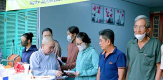 TP. HCM: CHÙA PHỔ MINH XÃ HƯNG LONG TẶNG QUÀ VU LAN CHO NGƯỜI DÂN CÓ HOÀN CẢNH KHÓ KHĂN