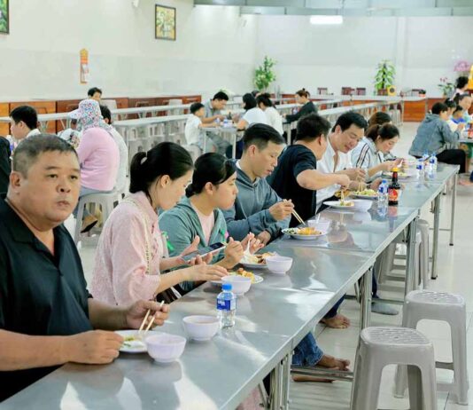 TP. HCM: 2.000 SUẤT ĂN CHAY CHÙA THANH TÂM VÀ NHÀ HÀNG CHAY HUỆ TÂM PHỤC VỤ MIỄN PHÍ NGÀY RẰM THÁNG 7 NĂM BÍNH NGỌ