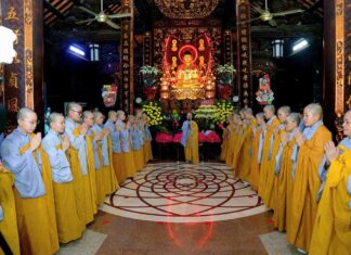 TP. HCM: CHÙA PHÁP VÕ TỔ CHỨC LỄ THẮP NẾN TRI ÂN TƯỞNG NIỆM ÂN SƯ VÀ CHA MẸ MÙA VU LAN BÁO HIẾU