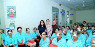 CHƯƠNG TRÌNH PHẪU THUẬT MẮT TỪ THIỆN ĐEM LẠI ÁNH SÁNG CHO BỆNH NHÂN VÙNG SÂU VÙNG XA
