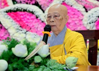 NI TRƯỞNG THÍCH NHƯ HUỆ BAN PHÁP NGỮ CHO GẦN 170 GIỚI TỬ NI TẠI GIỚI TRƯỜNG CHÙA THANH TÂM