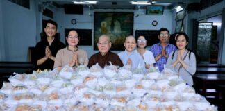 TP. HCM: CHÙA PHƯỚC VIÊN PHỤC VỤ 1.000 PHẦN CƠM CHAY TỪ THIỆN NHÂN DỊP TRUNG THU