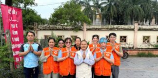 TP.HCM: CHÙA SÙNG HƯNG TRAO 1.200 SUẤT CƠM CHAY ĐẾN BÀ CON KHÓ KHĂN