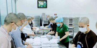 {ẢNH} 700 PHẦN ĂN SÁNG CHÙA THANH TÂM VÀ NHÀ HÀNG CHAY HUỆ TÂM PHỤC VỤ MIỄN PHÍ NGÀY MÙNG 1/9 ÂL